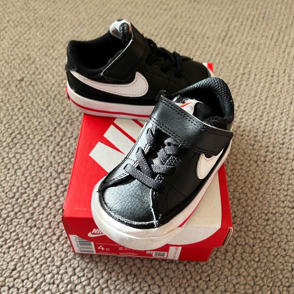 NIKE Court Legacy toddler sz 4